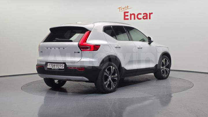 Volvo XC40 2021 — 2