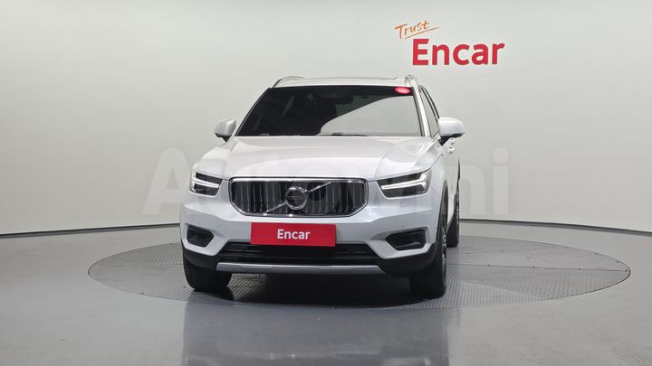 Volvo XC40 2021 — 3