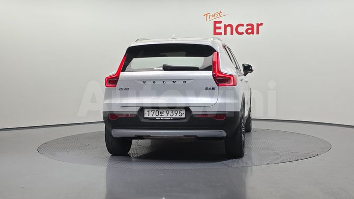 Volvo XC40 2021 — 4
