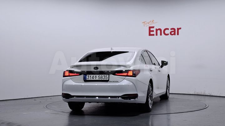 Lexus ES 2023 — 4