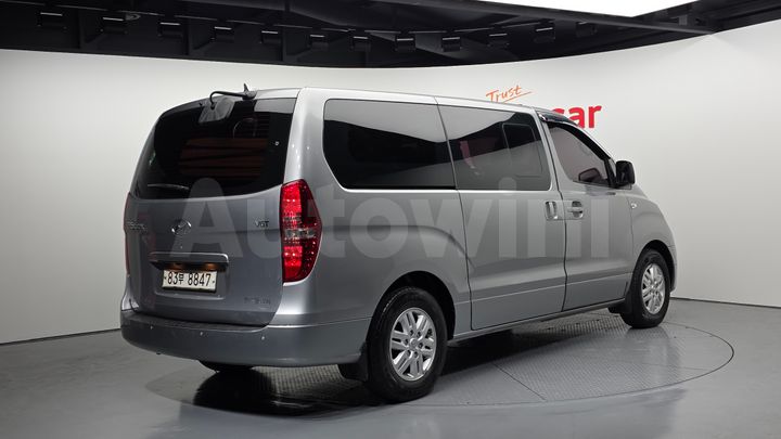 Hyundai Starex 2017 — 2
