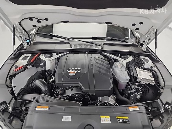 Audi A4 2023 — 5
