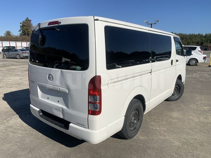 Toyota Hiace 2012 — 2