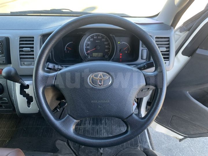 Toyota Hiace 2012 — 5