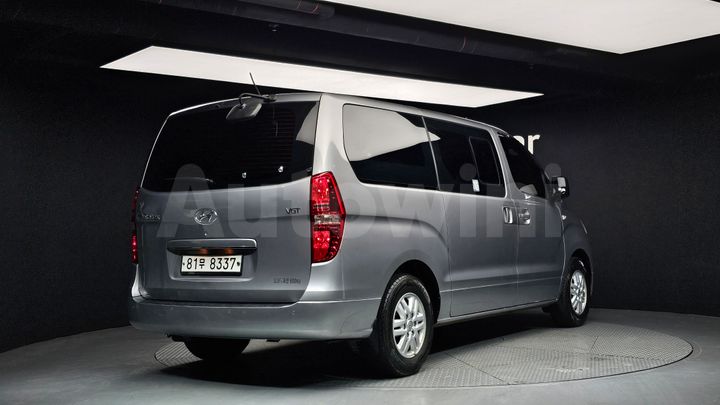 Hyundai Starex 2017 — 2