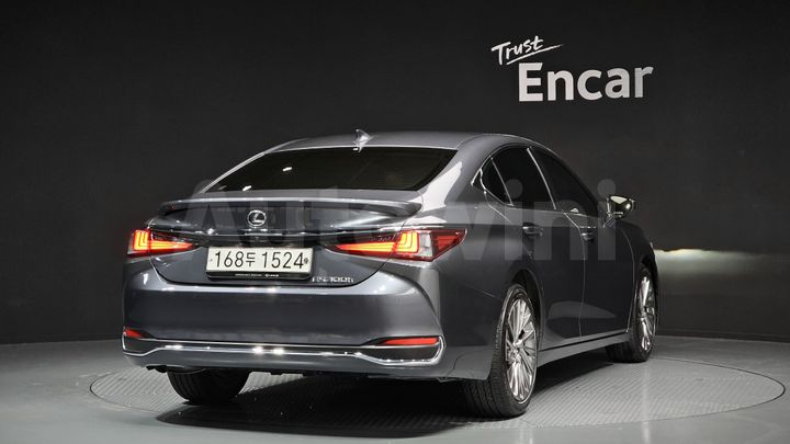 Lexus ES 2023 — 2