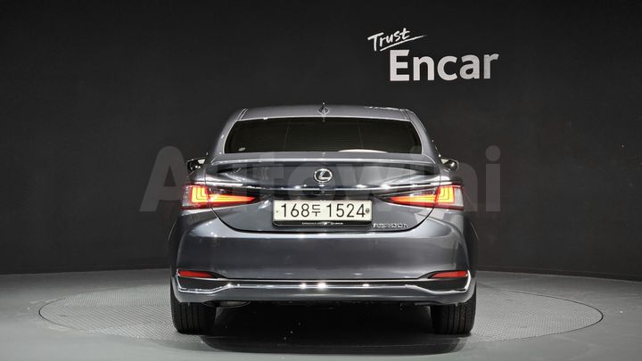 Lexus ES 2023 — 4