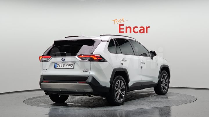 Toyota RAV4 2024 — 2