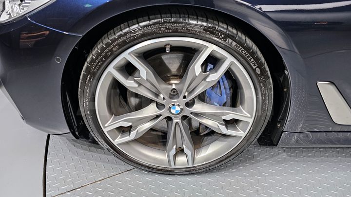 BMW 5 Series 2018 — 5