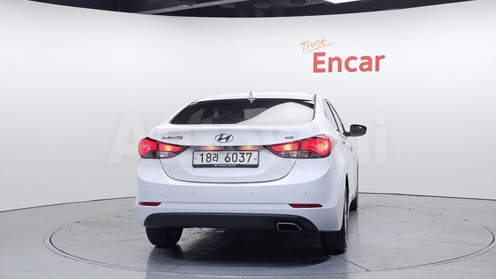 Hyundai Avante 2015 — 4