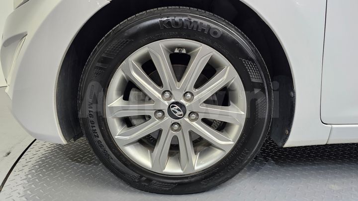 Hyundai Avante 2015 — 5