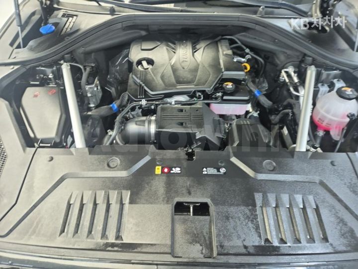 Genesis GV70 2025 — 5