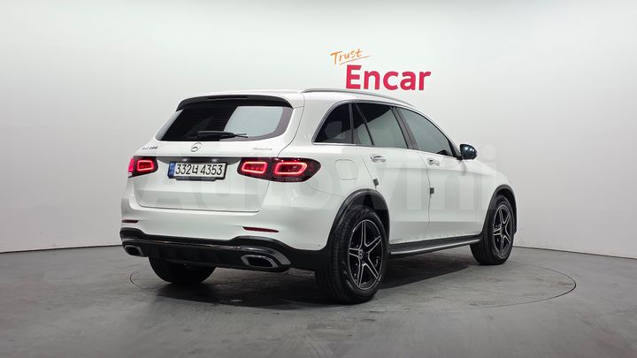 Mercedes Benz GLC Class 2022 — 2