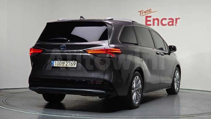 Toyota Sienna 2022 — 2