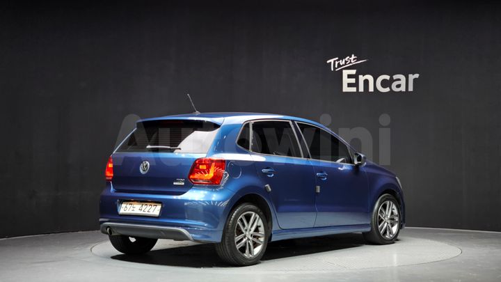 Volkswagen Polo 2015 — 2