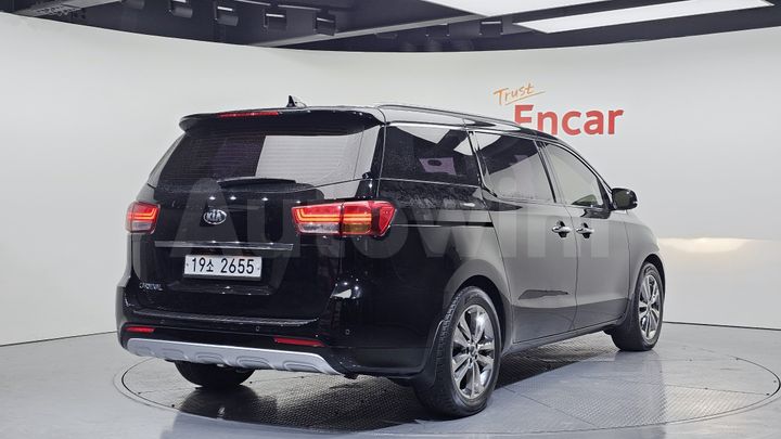 Kia Carnival 2015 — 2