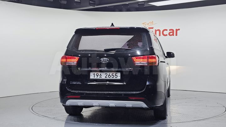 Kia Carnival 2015 — 4