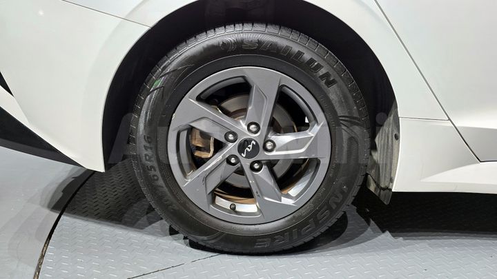 Kia K5 2023 — 5