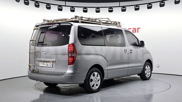 Hyundai Starex 2016 — 2
