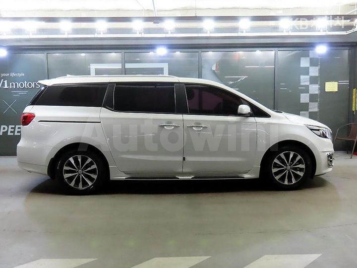 Kia Carnival 2017 — 3
