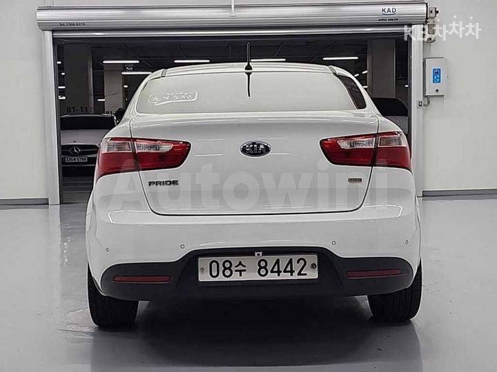 Kia Pride 2013 — 3
