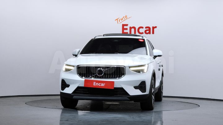 Volvo XC40 2023 — 3