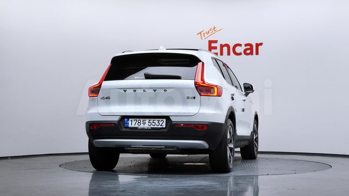 Volvo XC40 2023 — 4
