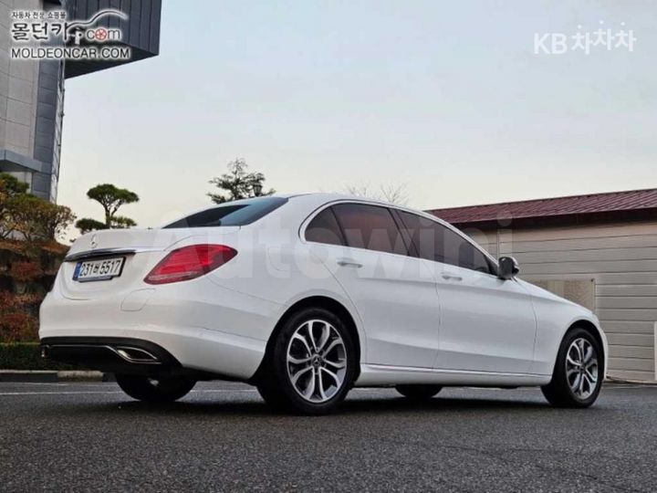 Mercedes Benz C Class 2018 — 2