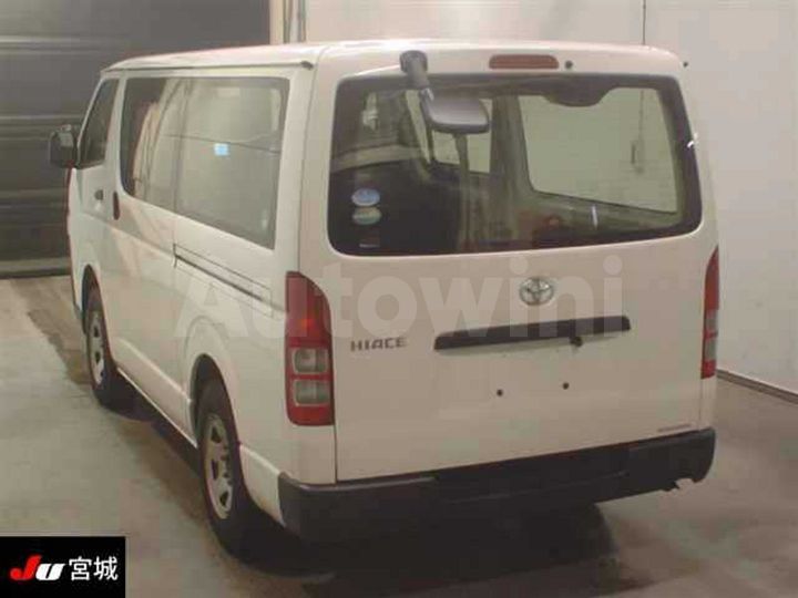 Toyota Hiace 2020 — 2