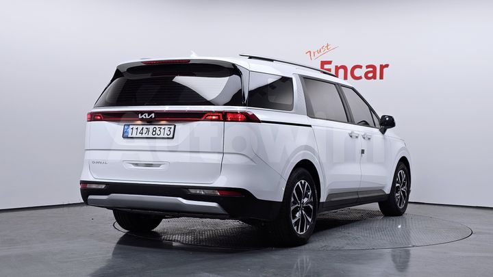 Kia Carnival 2023 — 2