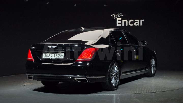 Genesis EQ900 2016 — 2
