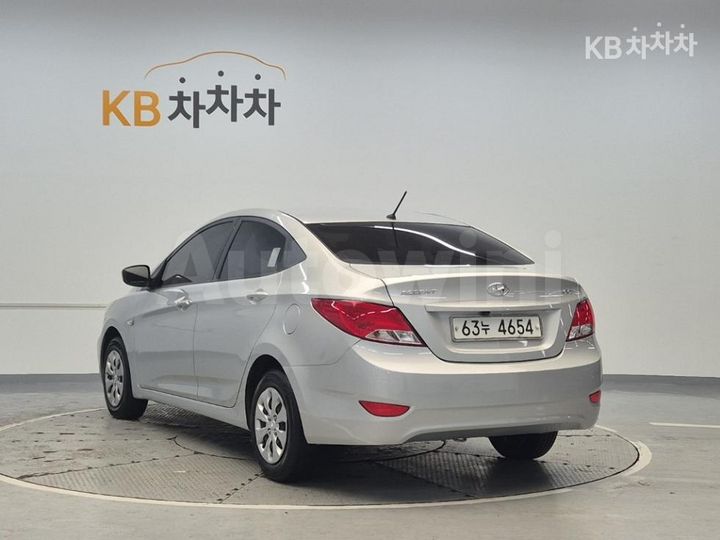 Hyundai Accent 2015 — 2