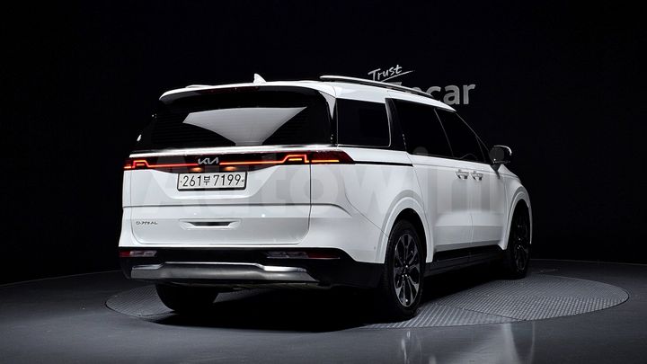 Kia Carnival 2023 — 2