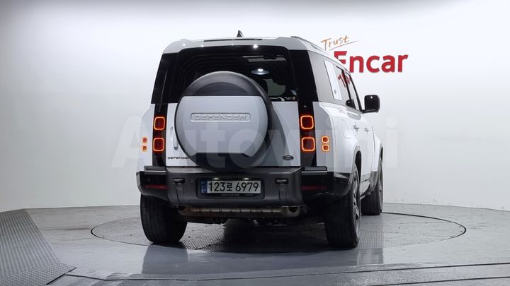 Land Rover Defender 2022 — 4