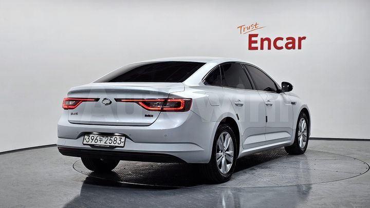 Renault SM6