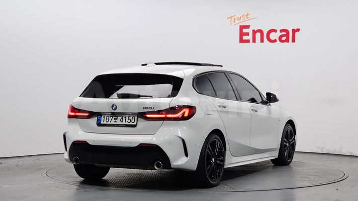 BMW 1 Series 2021 — 2