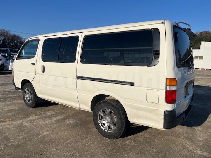 Toyota Hiace 2002 — 3