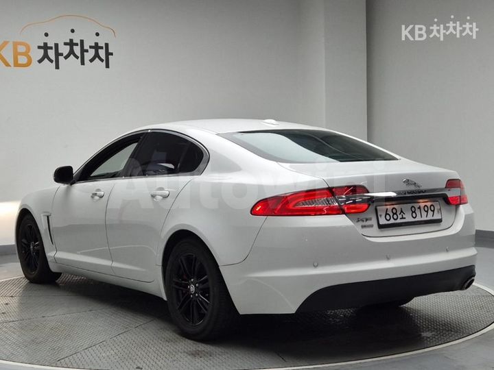 Jaguar XF 2012 — 2