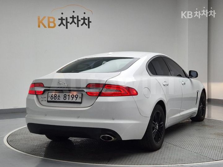 Jaguar XF 2012 — 3