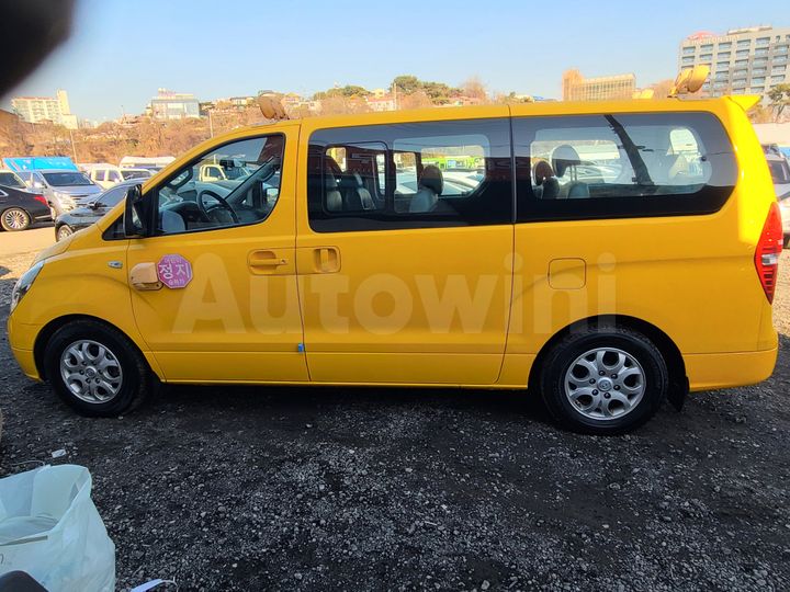 Hyundai Starex 2015 — 2
