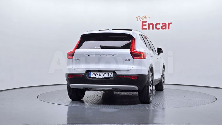 Volvo XC40 2024 — 4