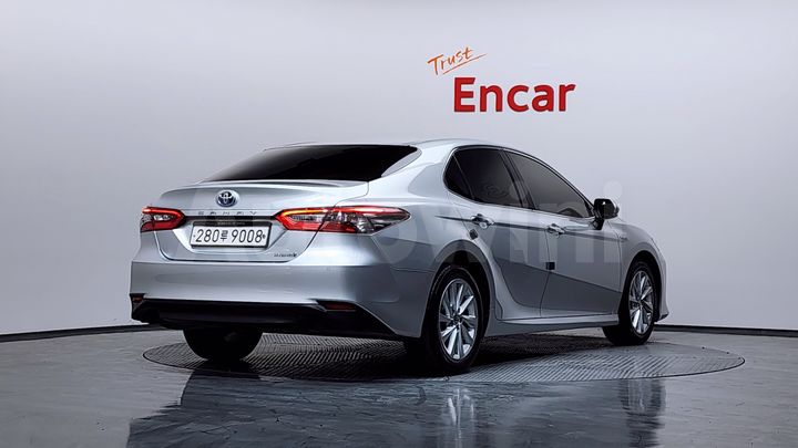 Toyota Camry 2023 — 2