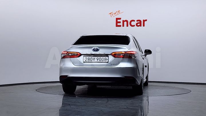 Toyota Camry 2023 — 4