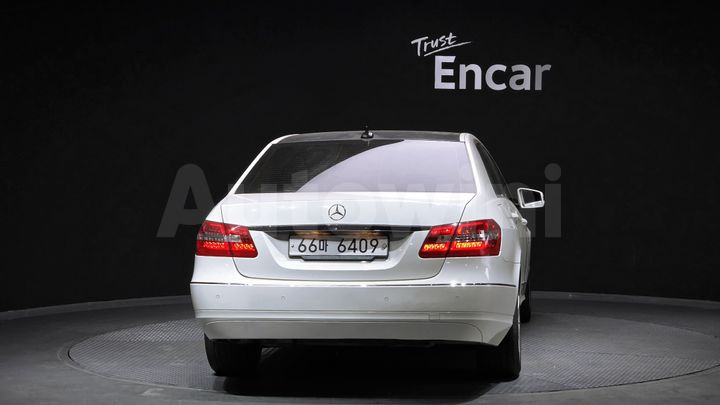Mercedes Benz E Class 2011 — 4