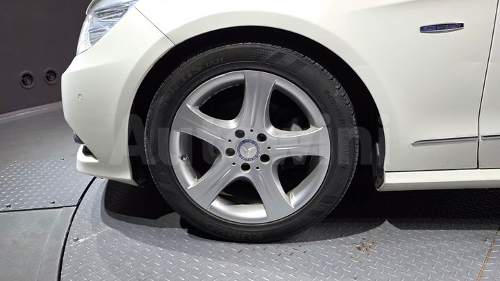 Mercedes Benz E Class 2011 — 5