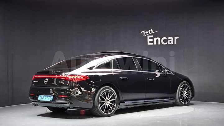 Mercedes Benz EQS