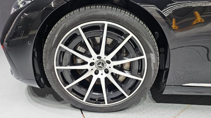 Mercedes Benz EQS