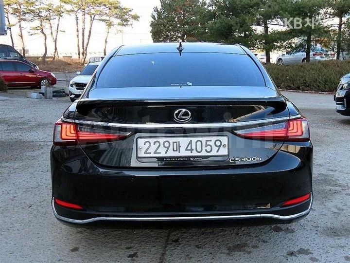 Lexus ES 2023 — 4