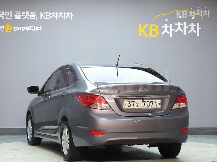 Hyundai Accent 2015 — 4