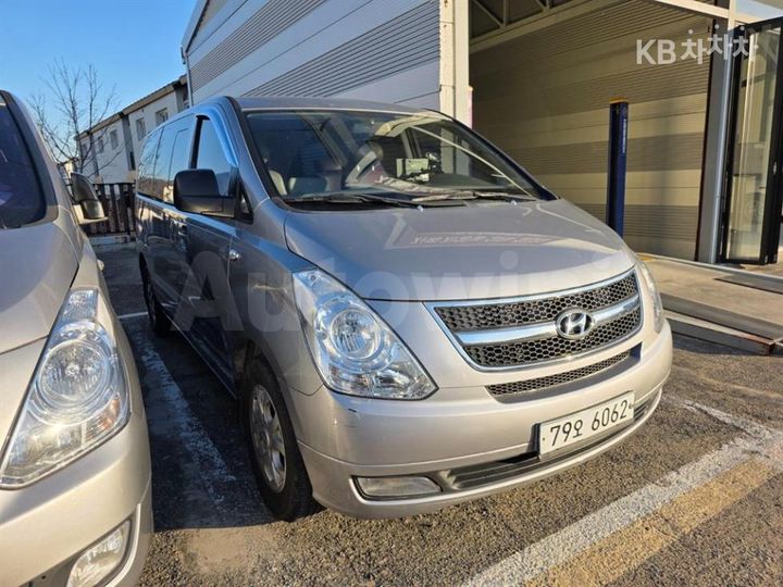 Hyundai Starex 2011 — 2